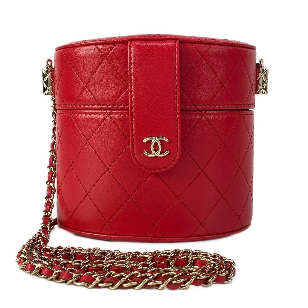 Chanel Matelasse Vanity Bag AP1616